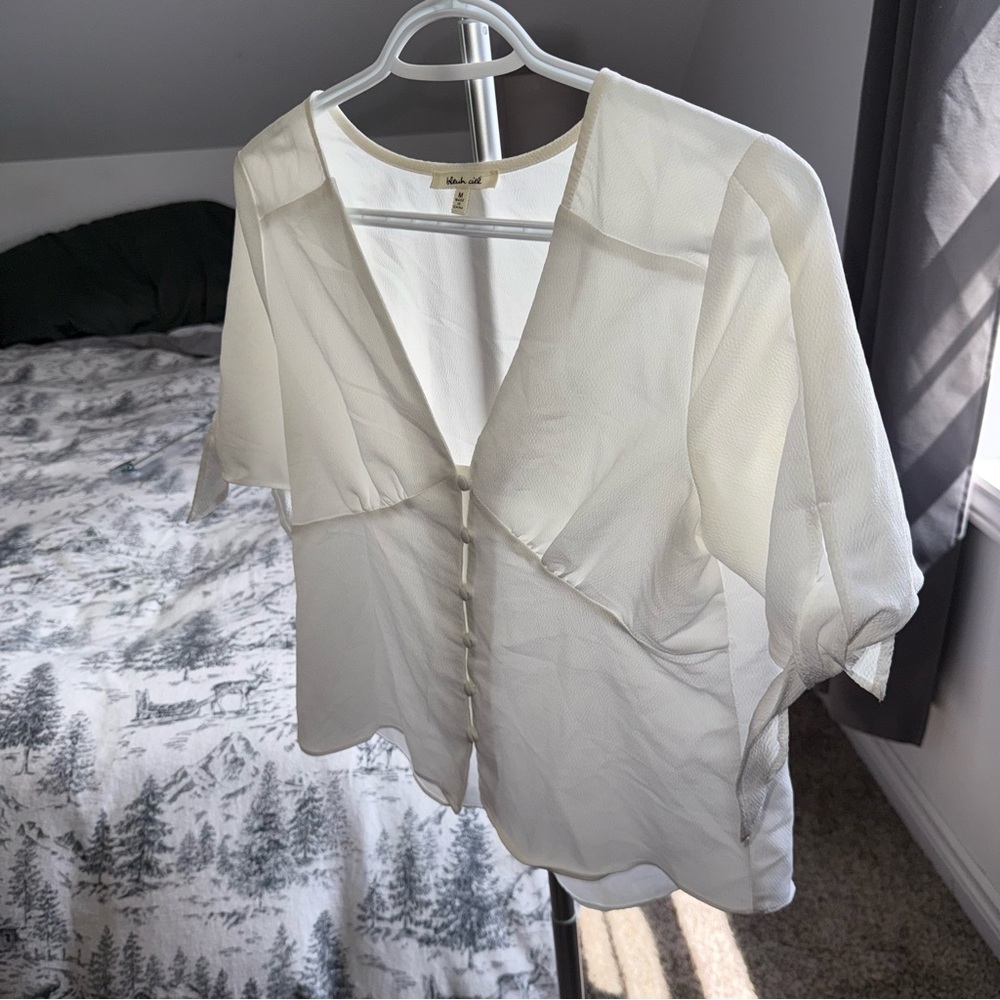 Lightweight White V-Neck Button Front Women’s Top - Picture 10 of 10